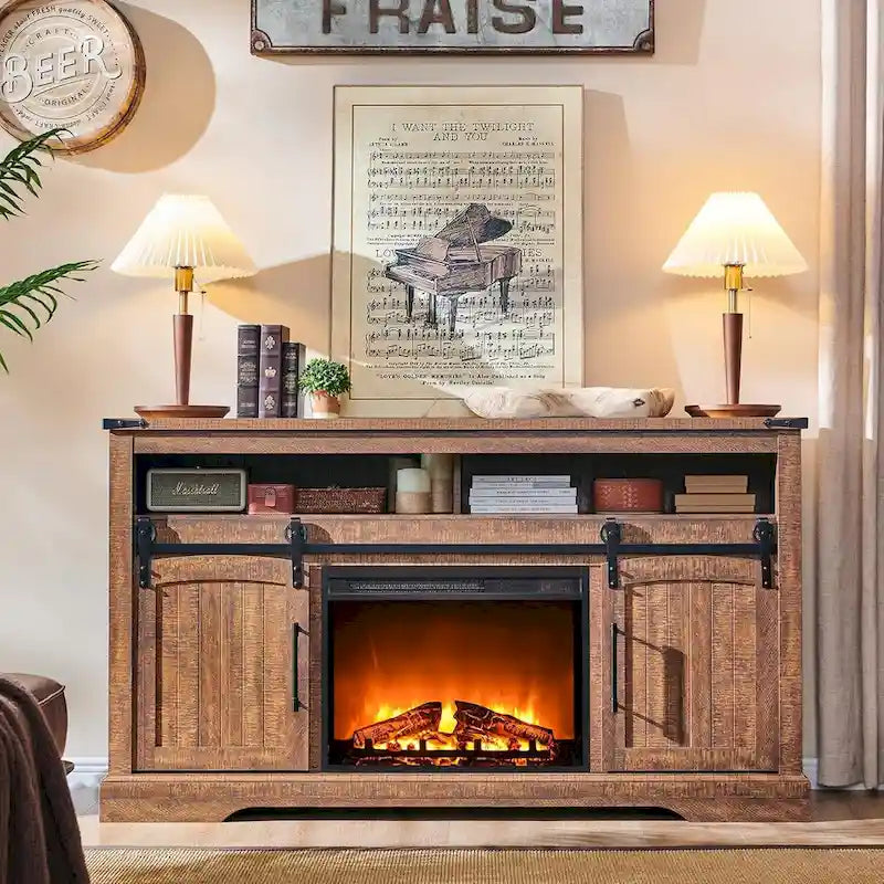 Meuble TV avec cheminée style maison de campagne, centre de divertissement avec porte cintrée