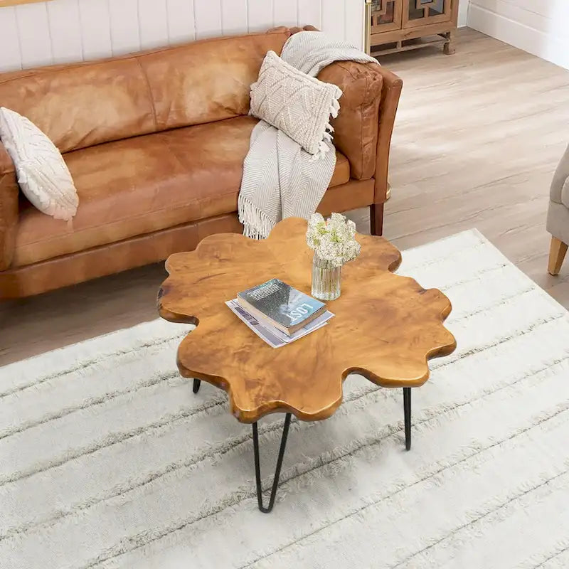 Couchtisch aus Massivholz mit natürlicher Kante, Tisch aus 4 Platten mit Haarnadelbeinen