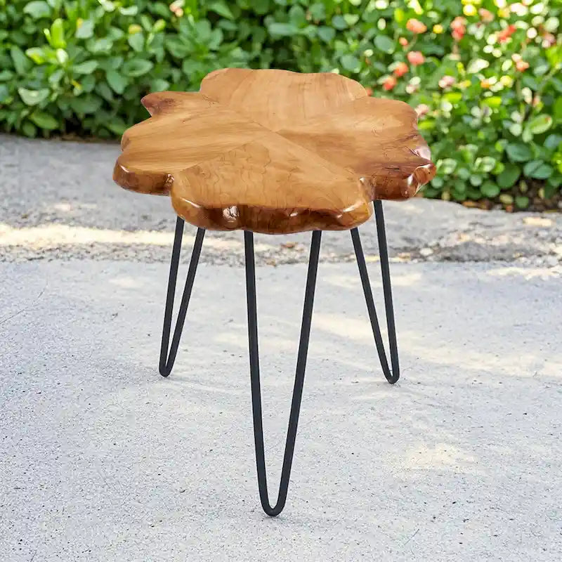 Couchtisch aus Massivholz mit natürlicher Kante, Tisch aus 4 Platten mit Haarnadelbeinen