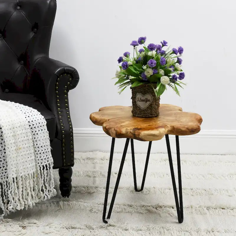Couchtisch aus Massivholz mit natürlicher Kante, Tisch aus 4 Platten mit Haarnadelbeinen
