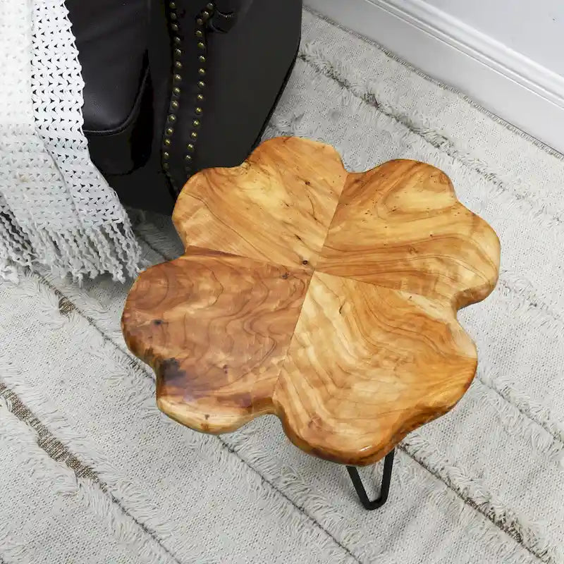 Couchtisch aus Massivholz mit natürlicher Kante, Tisch aus 4 Platten mit Haarnadelbeinen
