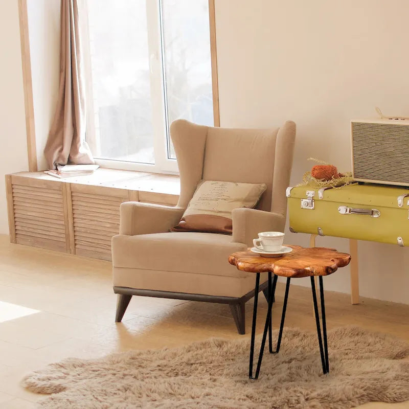 Couchtisch aus Massivholz mit natürlicher Kante, Tisch aus 4 Platten mit Haarnadelbeinen