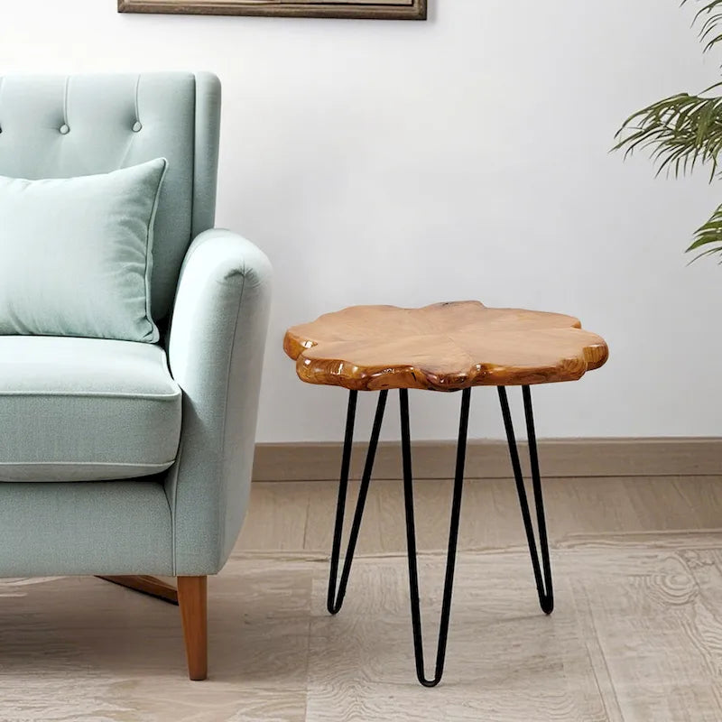 Couchtisch aus Massivholz mit natürlicher Kante, Tisch aus 4 Platten mit Haarnadelbeinen