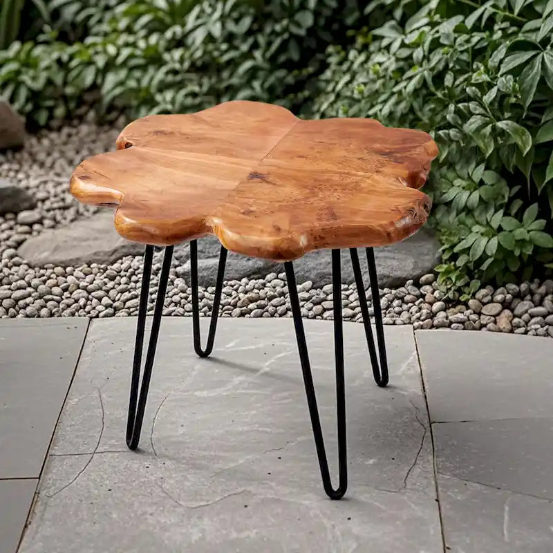 Couchtisch aus Massivholz mit natürlicher Kante, Tisch aus 4 Platten mit Haarnadelbeinen