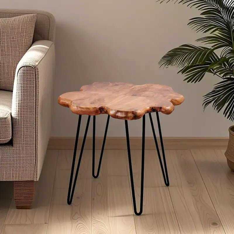 Couchtisch aus Massivholz mit natürlicher Kante, Tisch aus 4 Platten mit Haarnadelbeinen