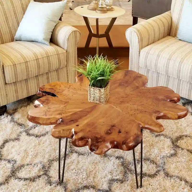 Couchtisch aus Massivholz mit natürlicher Kante, Tisch aus 4 Platten mit Haarnadelbeinen