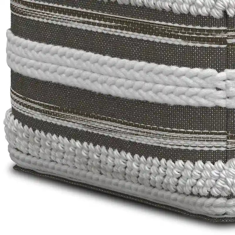 Quadratischer Boho-Pouf mit handgewebtem Muster