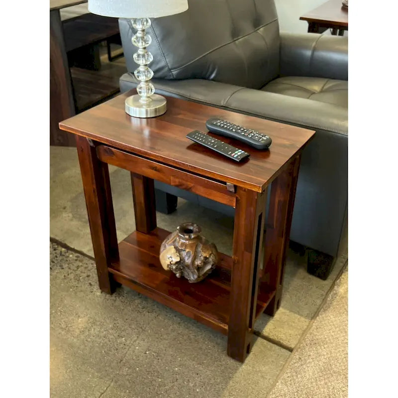 Table architecturale pour fauteuil inclinable en bois d’acacia avec étagère